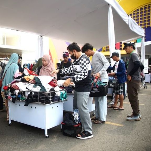 Bukan Sekadar Donasi, UNIQLO Beri Kesempatan Keluarga Memilih Pakaian Sesuai Kebutuhan Melalui RE.UNIQLO Community Day