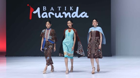 Dari Rusunawa ke Runway, Batik Marunda Curi Perhatian di Indonesia Fashion Week 2026