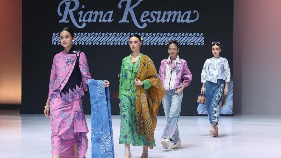 Batik Jakarta Makin Dekat dengan Gen Z, Kembang Sepatu Jadi Inspirasi di IFW 2026
