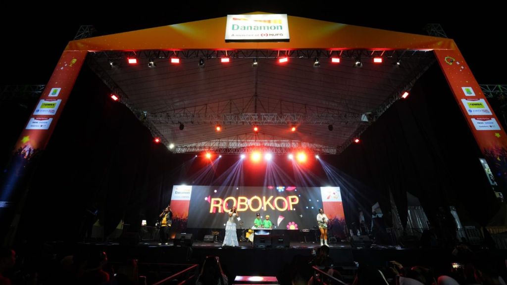 Festival Musik Gratis di Karawang Dipadati Warga, Ada Ayu Ting Ting!