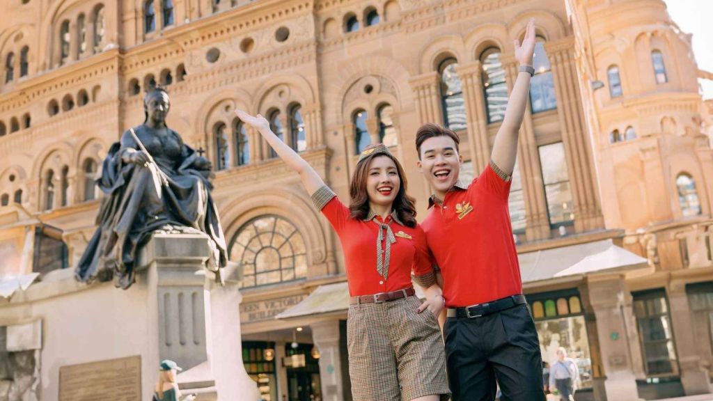 Seragam Awak Kabin Vietjet Jadi Fashion Statement di Langit, Bukan Sekadar Seragam!