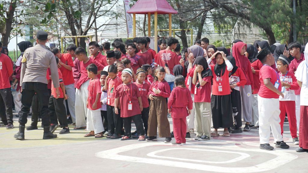 Peduli Lingkungan Sejak Kecil, Anak-Anak Yatim dan Yatim Piatu di Kepulauan Seribu Diajak Sulap Limbah Jadi Karya