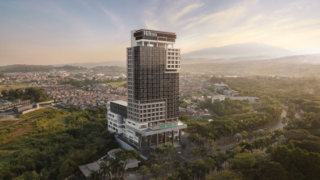 Hilton Buka Hotel Baru di Bandung Barat, Ada Infinity Pool Air Hangat hingga Kids Club, Si Kecil Pasti Nyaman Nih Moms!