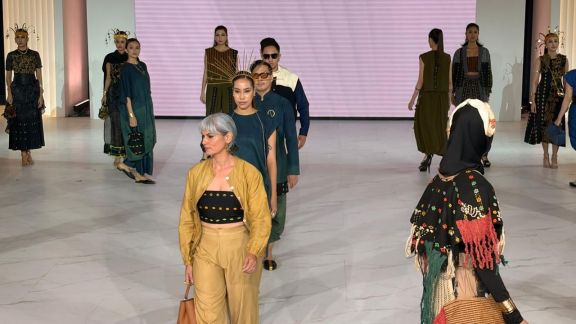 Dari Tenun Manggarai Barat ke Fashion Kontemporer, Wastra Makin Relevan!