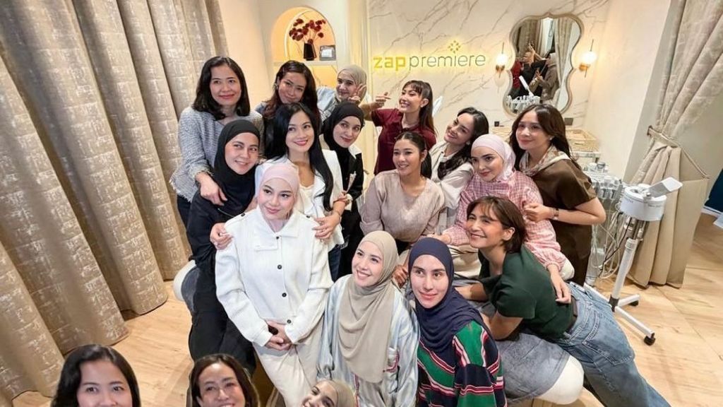 Geng Cendol Quality Time di Rumah Ayu Dewi, dari Arisan hingga Facial Bareng, Intip Yuk Keseruannya!