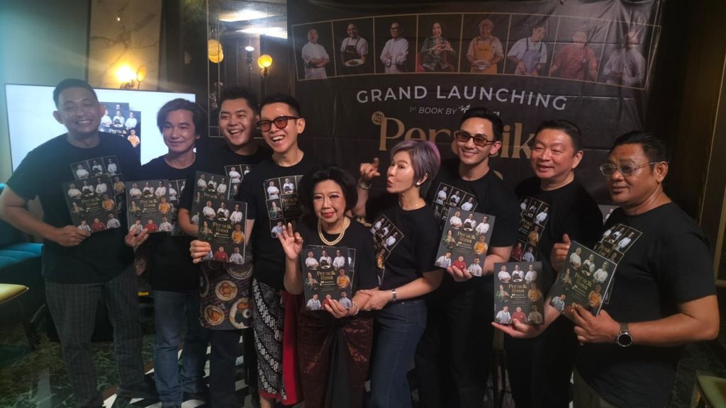 80 Resep, 8 Peracik, dan Cerita di Balik Setiap Hidangan