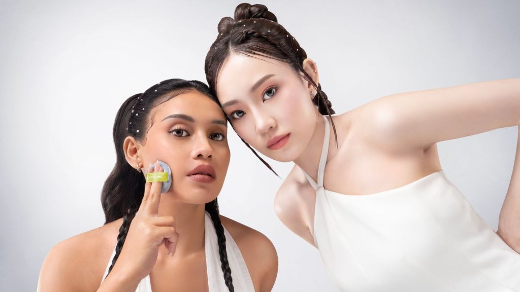 Kulit Berminyak Bukan Berarti Harus Selalu Matte, Ini Pilihan Bedak dari Somethinc
