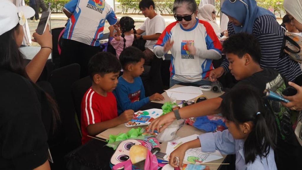 Quality Time Barenag Anak Tak Harus ke Luar Kota Moms, Intip Yuk Festival Layang-Layang untuk Keluarga