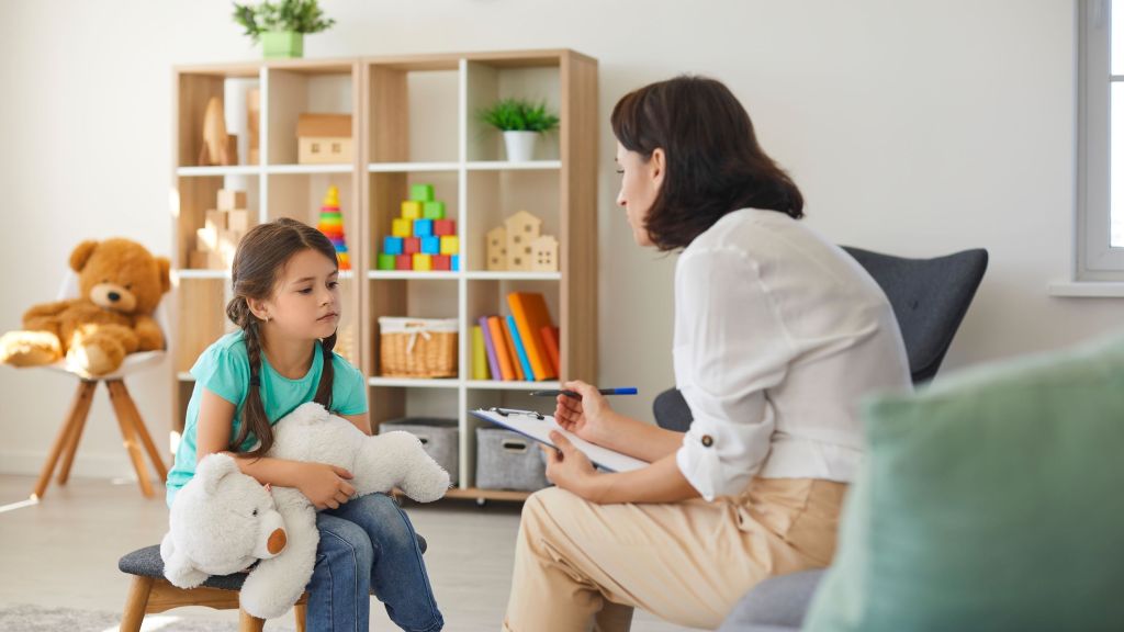 Anak Sulit Mengikuti Instruksi, Kapan Perlu ke Psikolog atau Terapis Okupasi?  Simak Yuk Moms