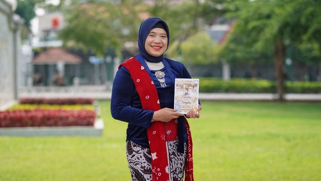 Ni Luh Made Dwi Indriati Abadikan Perjalanan Sampan Bujana Sentra dalam Buku Badai dalam Tungku